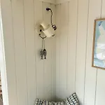 Charming Summer House Close To The Water 펜션 *