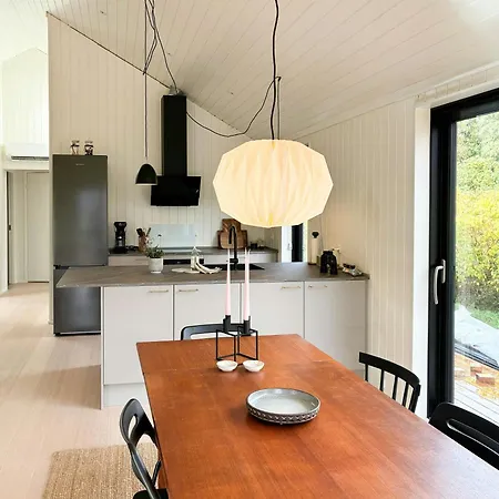 Charming Summer House Close To The Water Feriehus *
