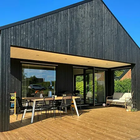 Feriehus Charming Summer House Close To The Water *