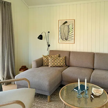 Feriehus Charming Summer House Close To The Water