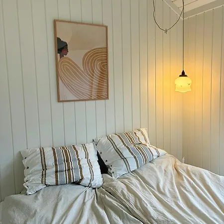 Feriehus Charming Summer House Close To The Water *