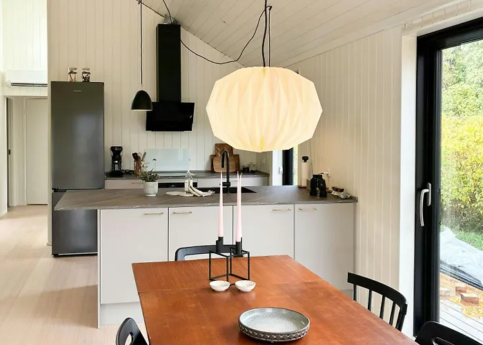 Charming Summer House Close To The Water Feriehus *