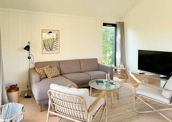 Feriehus Charming Summer House Close To The Water